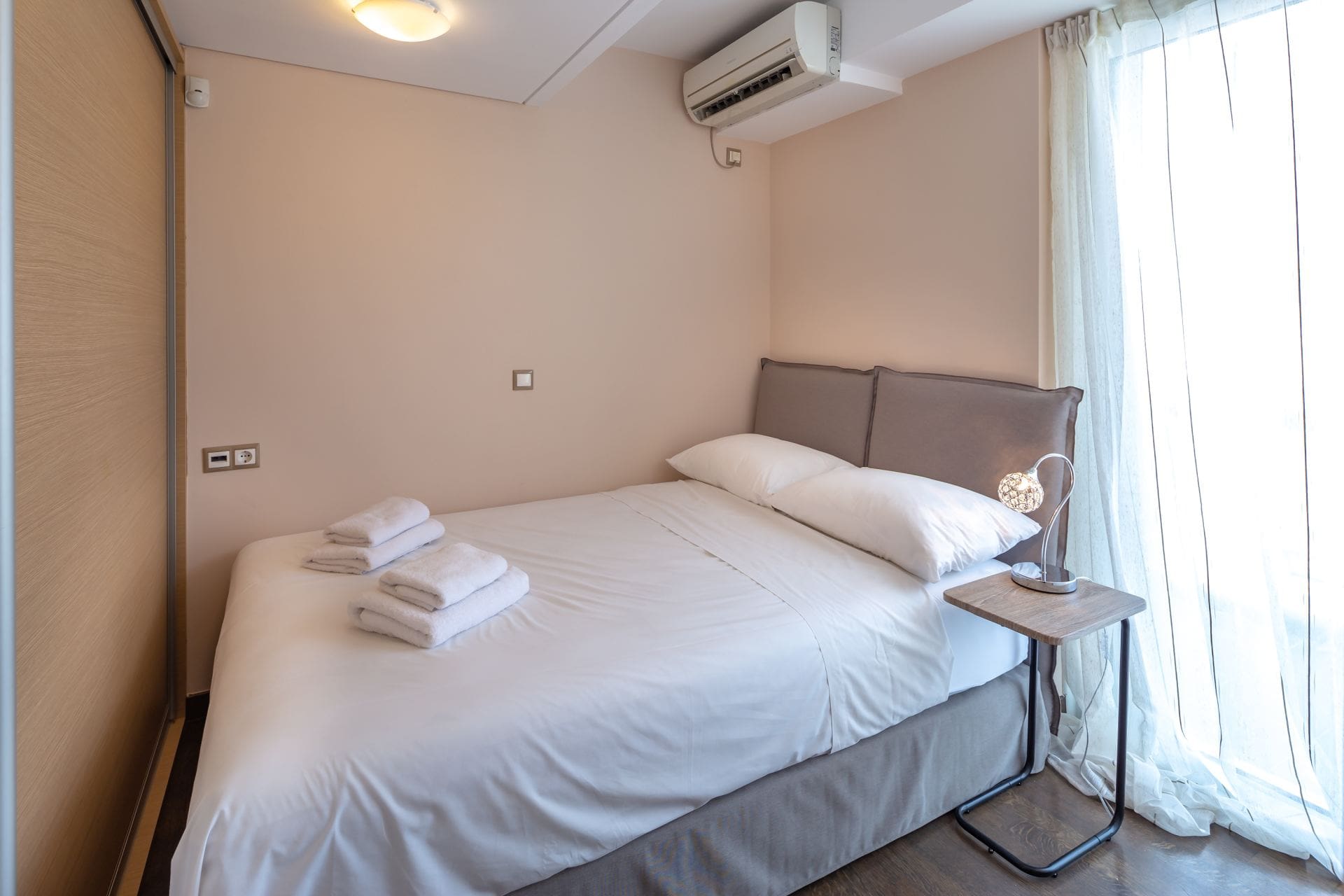 Solon | Deluxe City Center Apartment