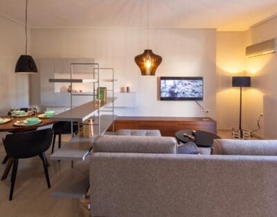 Kleio | Spacious apartment in Glyfada